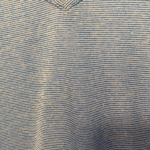 Women's Nike Workout Shirt Size Medium - Picture 3 of 4